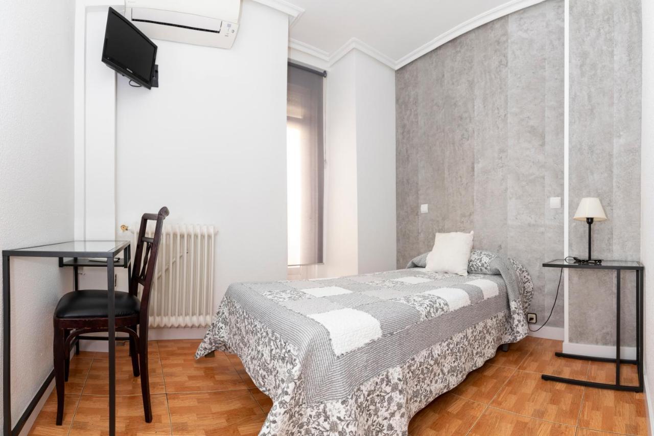 Hostal Tokio Madrid Luaran gambar